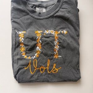 Gray UT Vols Embroidered T-Shirt women’s small